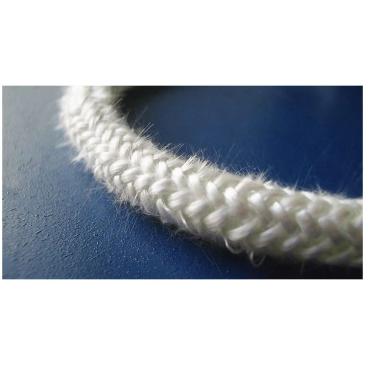 Cordón de fibra de vidrio tricotado